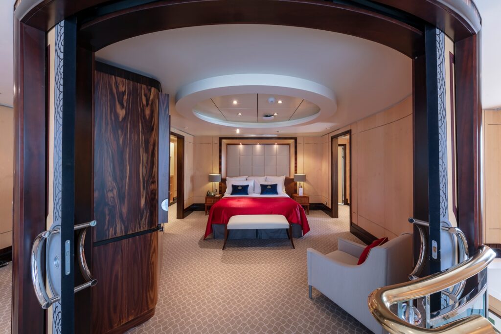 Cunard Grills Suite amenities